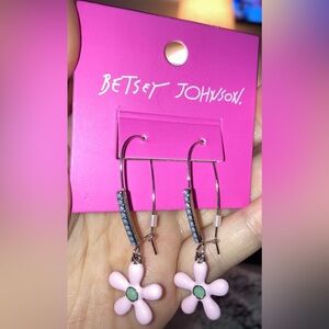 BETSEY JOHNSON Easter Pink Daisy Flower 2025 Retro 60s Design Earrings NEW NWT